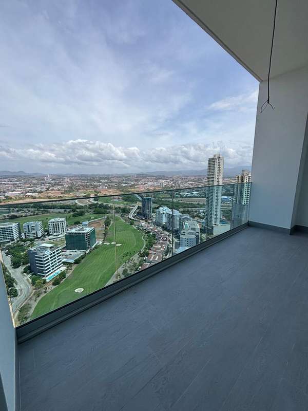 SE ALQUILA PENTHOUSE THE IVY