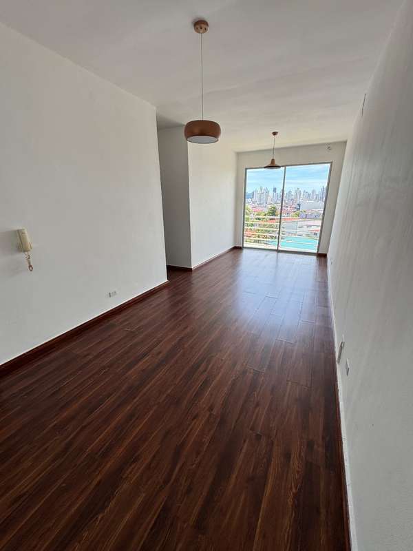 Apartamento renovado en venta en PH Palmeira, El Ingenio – $115,000