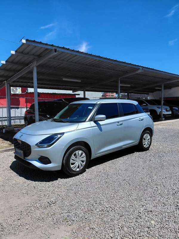 2025 Suzuki Swift - 2123 km - garantía de agencia hasta agosto 2028