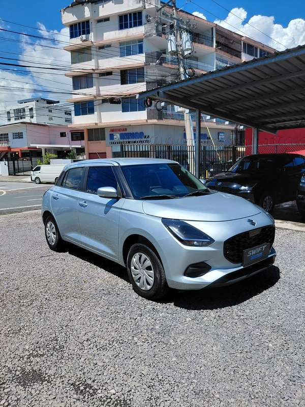 2025 Suzuki Swift - 2123 km - garantía de agencia hasta agosto 2028