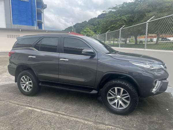 Toyota Fortuner SRV Semi Nuevo