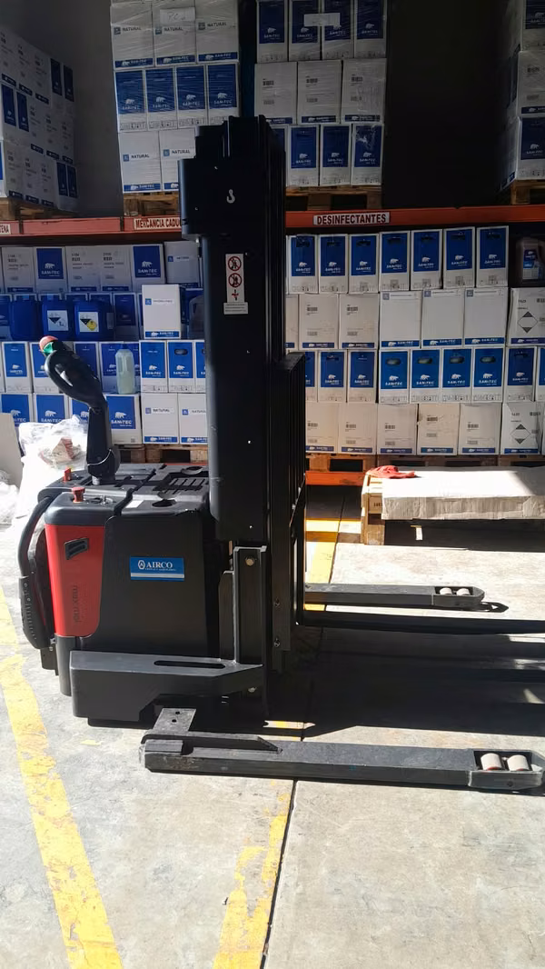 STACKER / APILADORA Eléctrica MAX15RS – Capacidad de 1.5 Toneladas