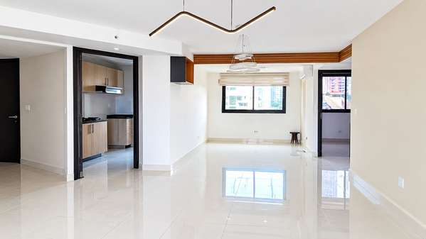 THE CRAB I EMPTY I 2 BEDROOMS I 119 M ² I BALCONY I NEAR THE METRO