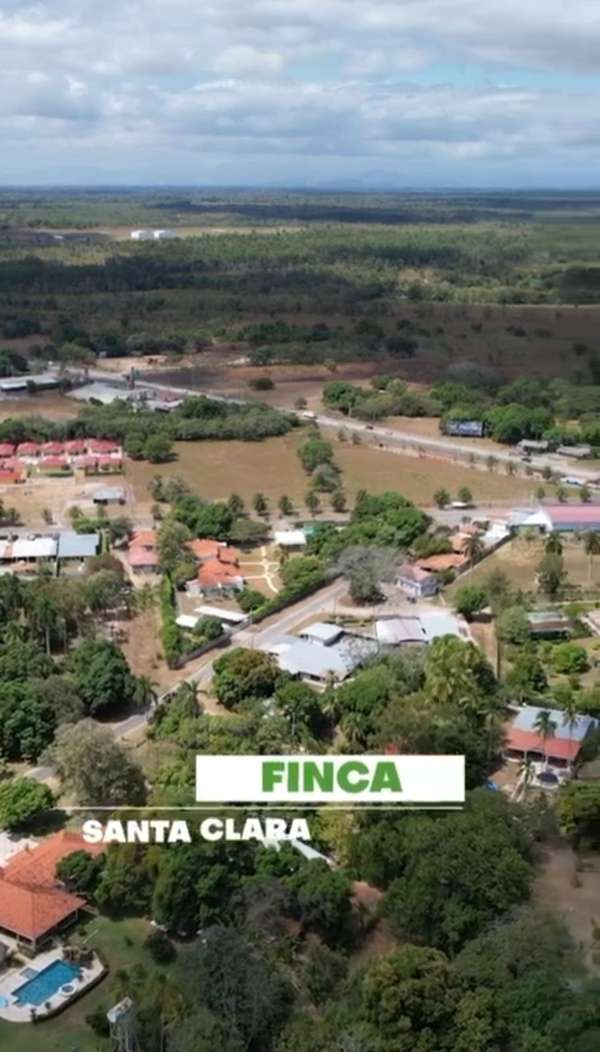 Terreno de esquina en Santa Clara, Río Hato: 13,740 m² con fácil acceso.