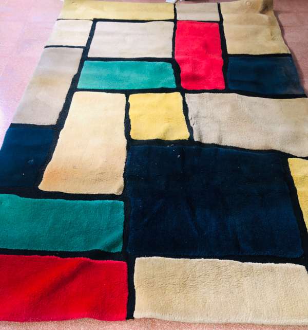 ALFOMBRA DE COLORES IDEAL PARA EL CARTO DE JUEGOS O DE UN NIÑO. 