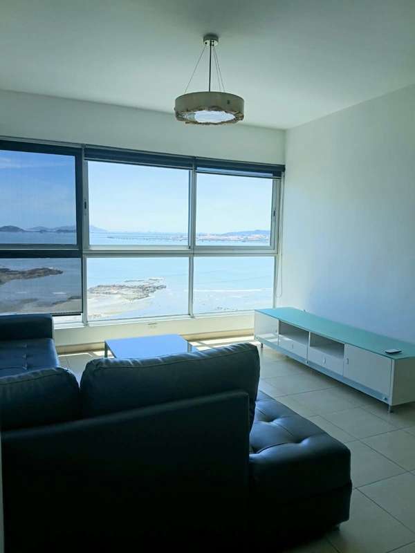 Se Alquila Apartamento amoblado en Av. Balboa.