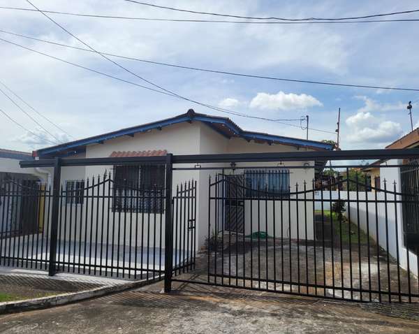  Se alquila casa céntrica en San Antonio, Camino Real 