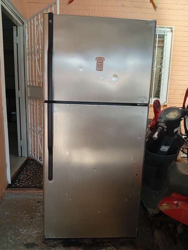 SE VENDE NEVERA GENERAL ELECTIC $250 NEGOCIABLE 