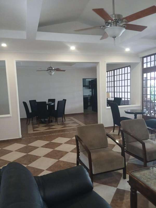 HOUSE IN ALBROOK I 454 M ² I POOL + TERRACE I REMODELED