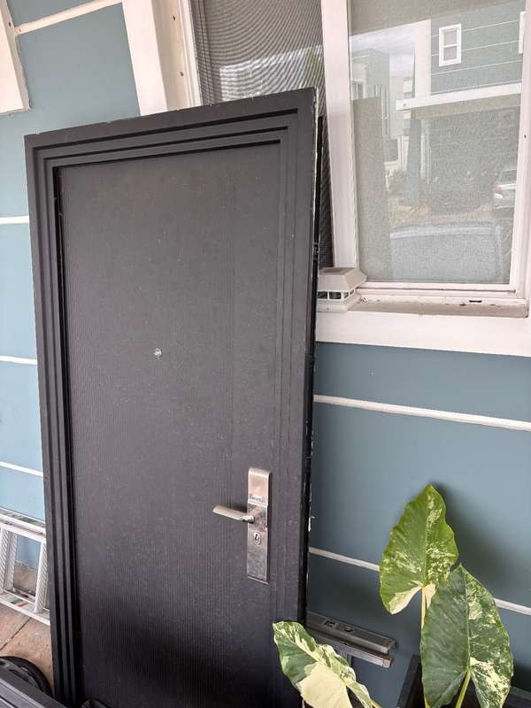 Puerta de seguridad en excelente estado solo 6 meses de uso