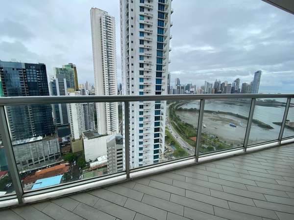 Venta de Apartamento en Avenida Balboa, PH Yacht Club