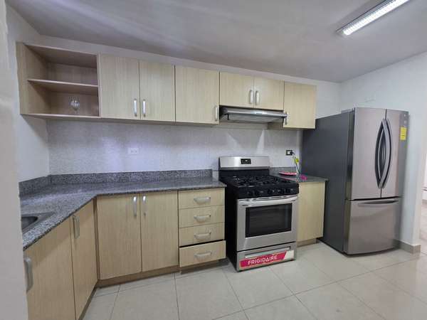 APT AAA 3R3B1P AMOBLADO CON LINEA BLANCA EN CONDADO 1000