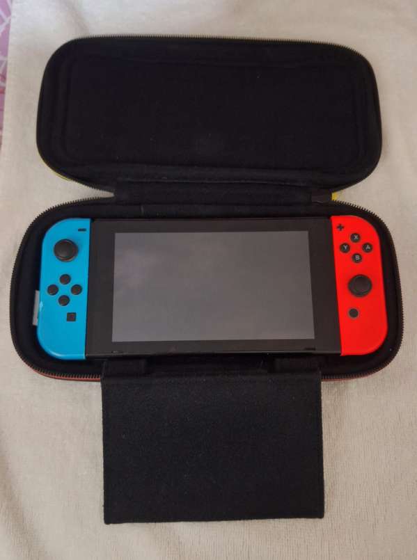NINTENDO SWITCH 1 Y OTROS ARTÍCULOS PARA GAMER