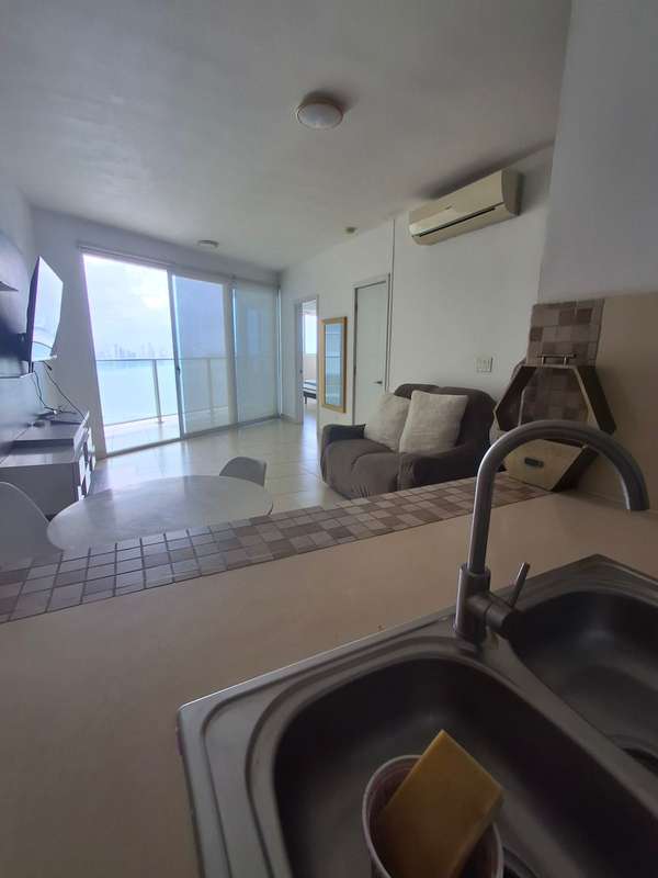 Alquilo apartamento amoblado en Punta Pacífica 
