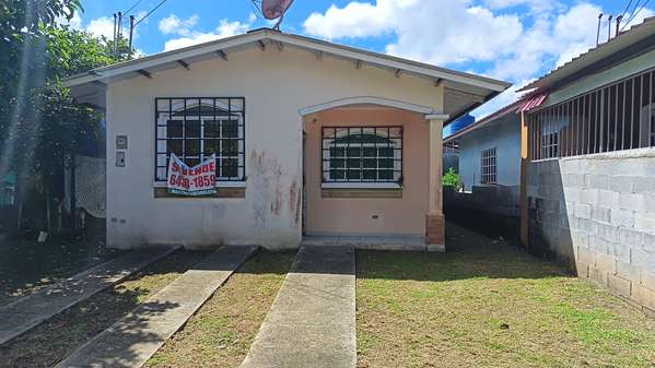 Banco vende casa en BOSQUES DE VALLE HERMOSO