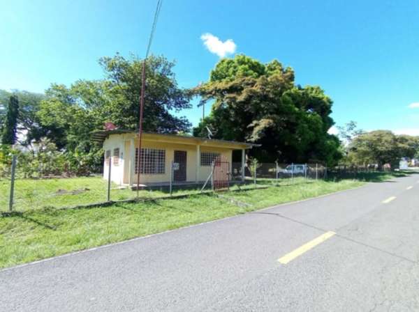 Se Vende Terreno de 938 m² con Casa en Esquina – Chupampa, Herrera  Copiar título