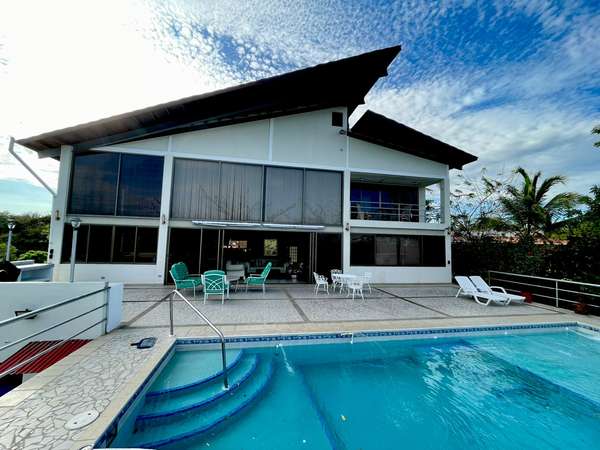 VENTA DE CASA EN PUNTA BARCO, SAN CARLOS (21)