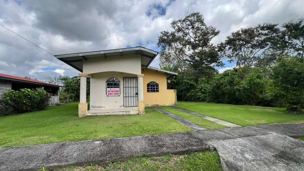 Banco vende casa en RESIDENCIAL SUEÑO BONITO – BUGABA, CHIRIQUÍ
