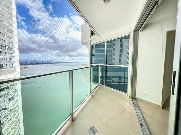 Venta de Apartamento PH Oasis on The Bay 99 m² Piso Alto 2 Rec