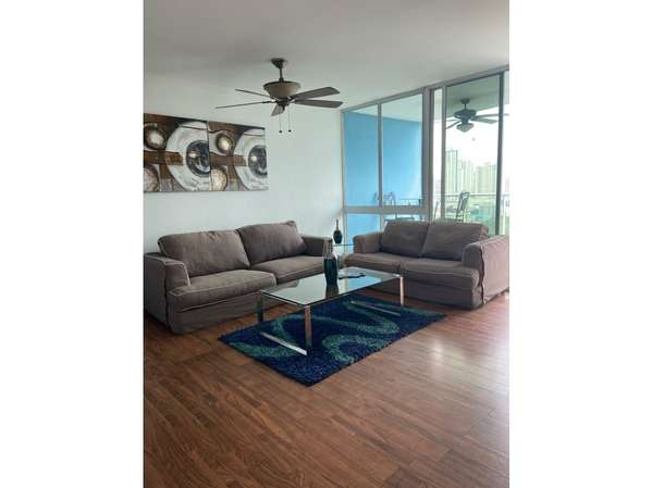 Alquiler de apartamento en PH Hyde Park. VC