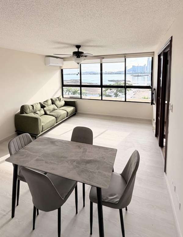 Hermoso Apartamento Remodelado en Avenida Balboa! Full Amoblado!