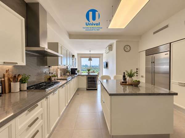 Venta en PISO BAJO de Apartamento en Santa María - P.H. The Reserve