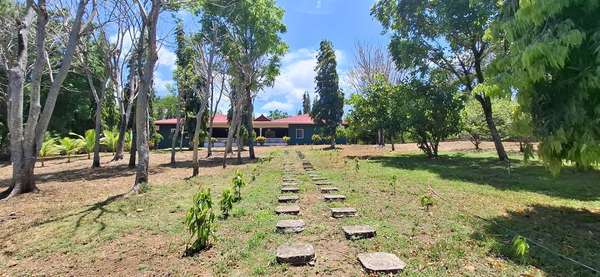 2 Hectáreas de Terreno con Residencia Estilo Villa, Ideal para Inversión Recreacional