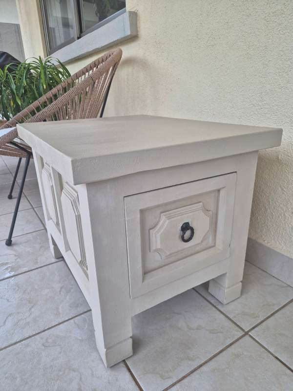 Mesa de noche de Caoba