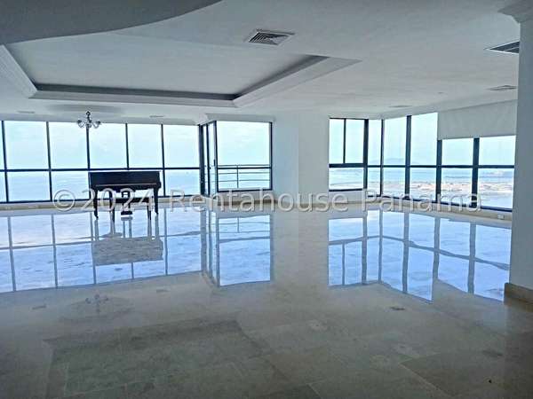  Venta de Exclusivo Penthouse en la Avenida Balboa   AK