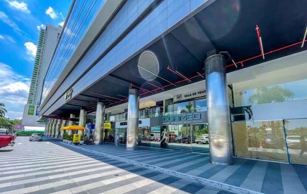 PH Times Square Categoría: Local Comercial de 240.8 m² en Costa del E…