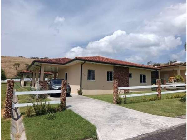 Se Vende Casa en El Celaje de Chame (CG)
