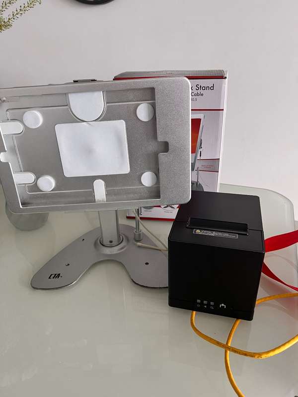 Soporte de seguridad para iPad + impresora térmica – $120