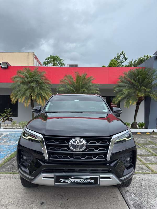 SE VENDE FORTUNER 2022 NEGRA INTACTA )  1 SOLO CHOFER-ESTÁ EN PERFECTAS CONDICIONES
