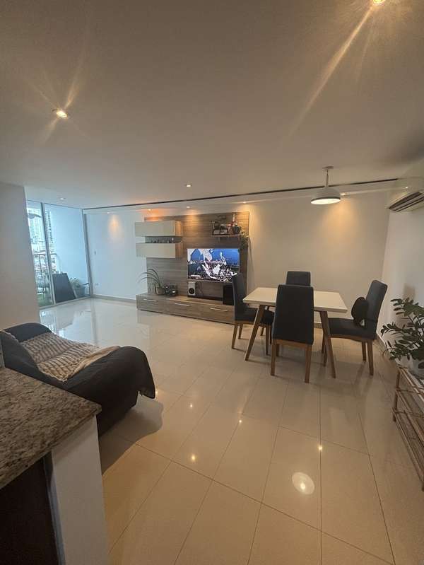 Se Alquila Apartamento amoblado en Via España cerca de la 12 de Octubre