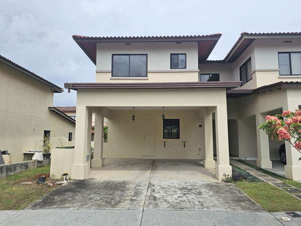 Venta de Casa en Woodlands Single Family - Panamá Pacífico. Haga una oferta
