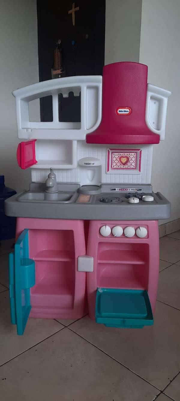 Cocina para hornear de juguete marca Little Tikes®  