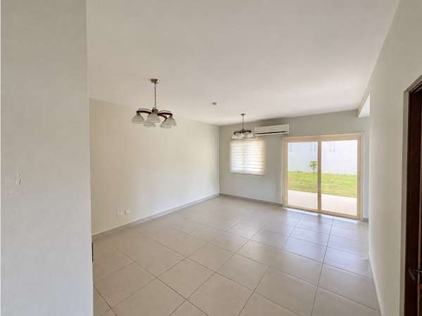 Casa en Esquina en Woodlands, Panamá Pacífico