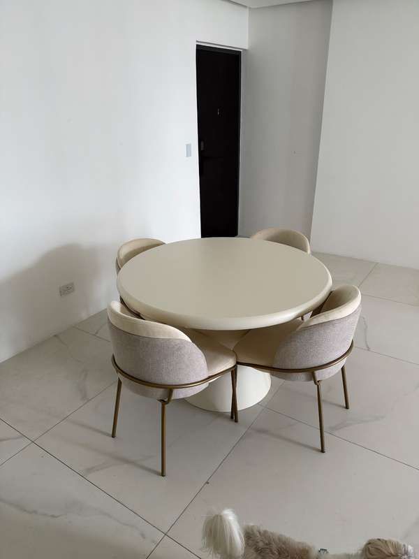 SE VENDE COMEDOR 4 PUESTOS