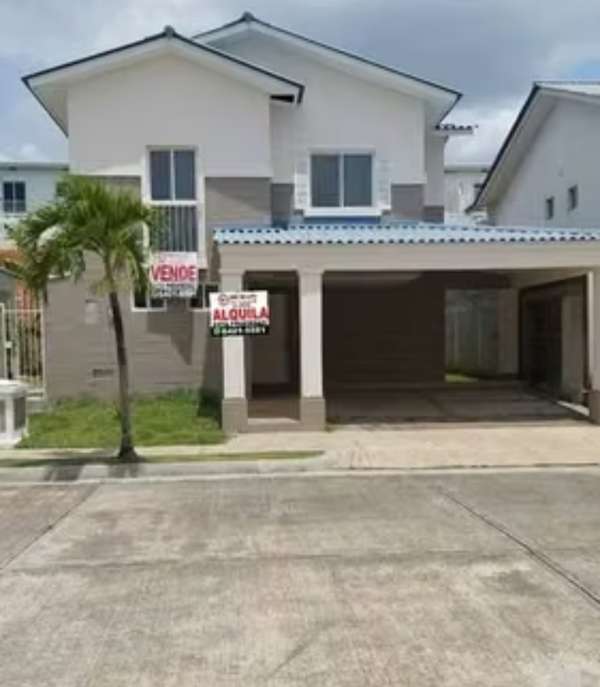 SE VENDE  SE REMATA O SE ALQUILA AMPLIA CASA DE PROYECTO  DE PLAYA  PANAMÁ OESTE ARRAIJAN 