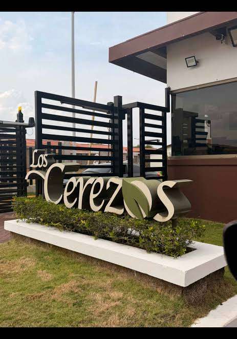SE ALQUILA CASA ARBOLEDAS CLOÚSTER LOS CEREZOS  PANAMÁ OESTE 