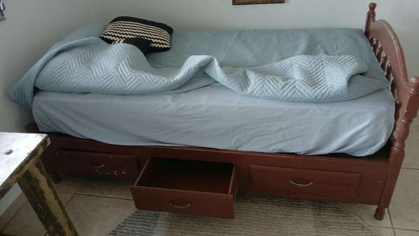 cama 3/4 (sencillo) y colchón