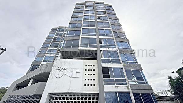 Apartamento en Venta PH River One 27LRL3249