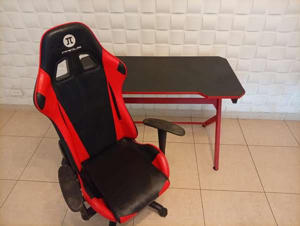 REMATE SILLA GAMER MARCA PRIMUS Y MESA GAMER A JUEGO