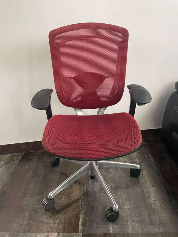 SILLA ERGONÓMICA PREMIUM OKAMURA CONTESSA – DISEÑO GIUGIARO ITALIANA (MALLA ROJA)