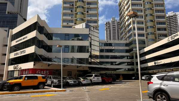 Consultorio odontológico equipado en PH Royal Center, Marbella: listo para operar