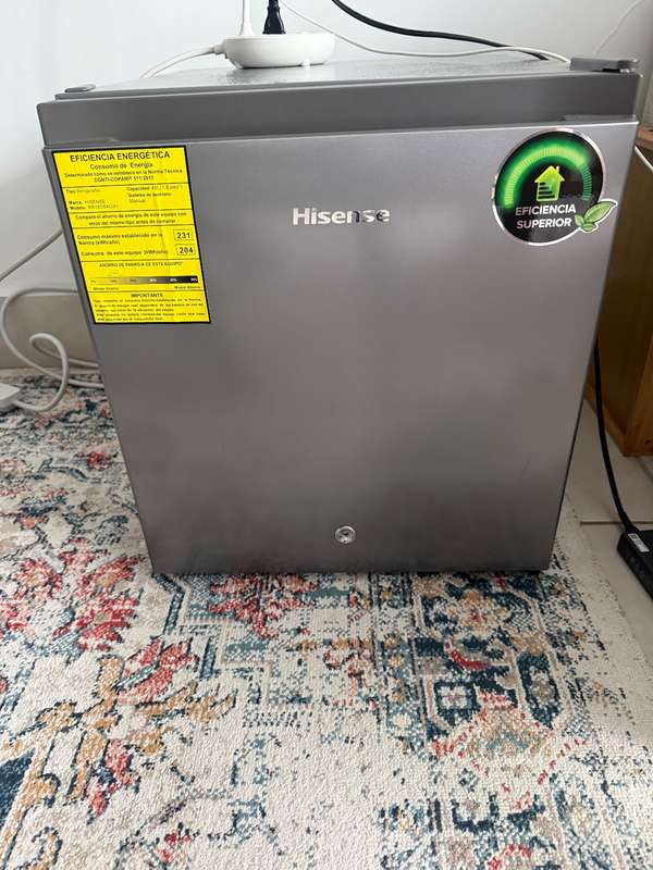  Mini Refrigeradora Hisense 1.6 pies³ – Como nueva