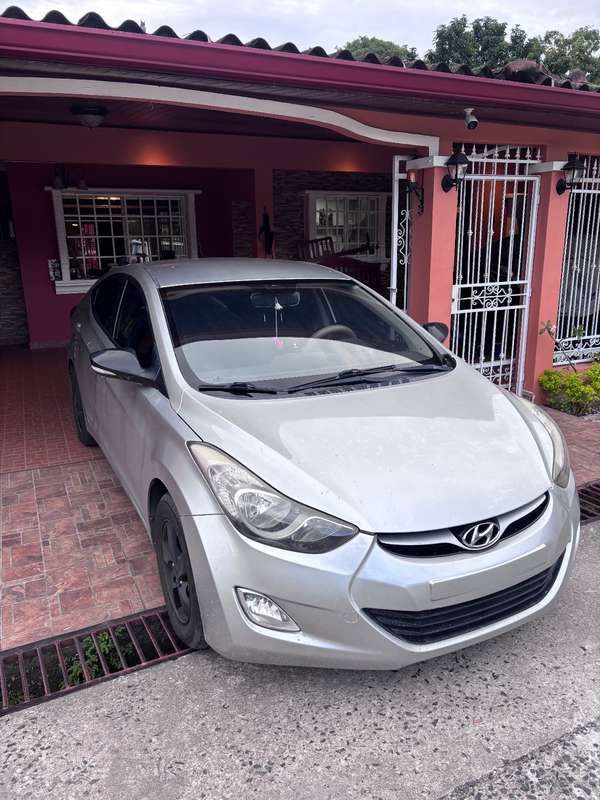 Hyundai Elantra 2013 negociable