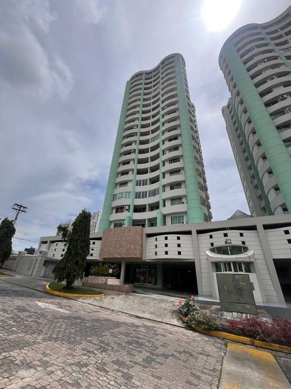 Banco vende apto. en PH GREEN PARK – CONDADO DEL REY