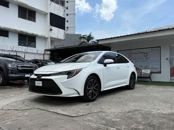 Hermosa Toyota Corolla full extra japonés 2023