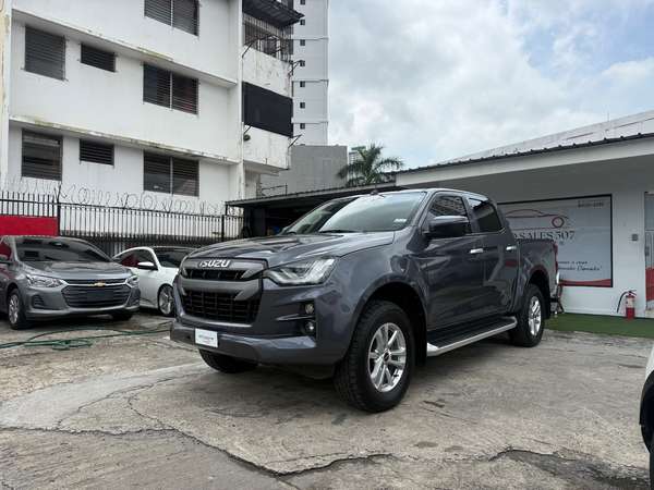 HERMOSA ISUZU DMAX AUTOMÁTICA SEMI FULL 2024